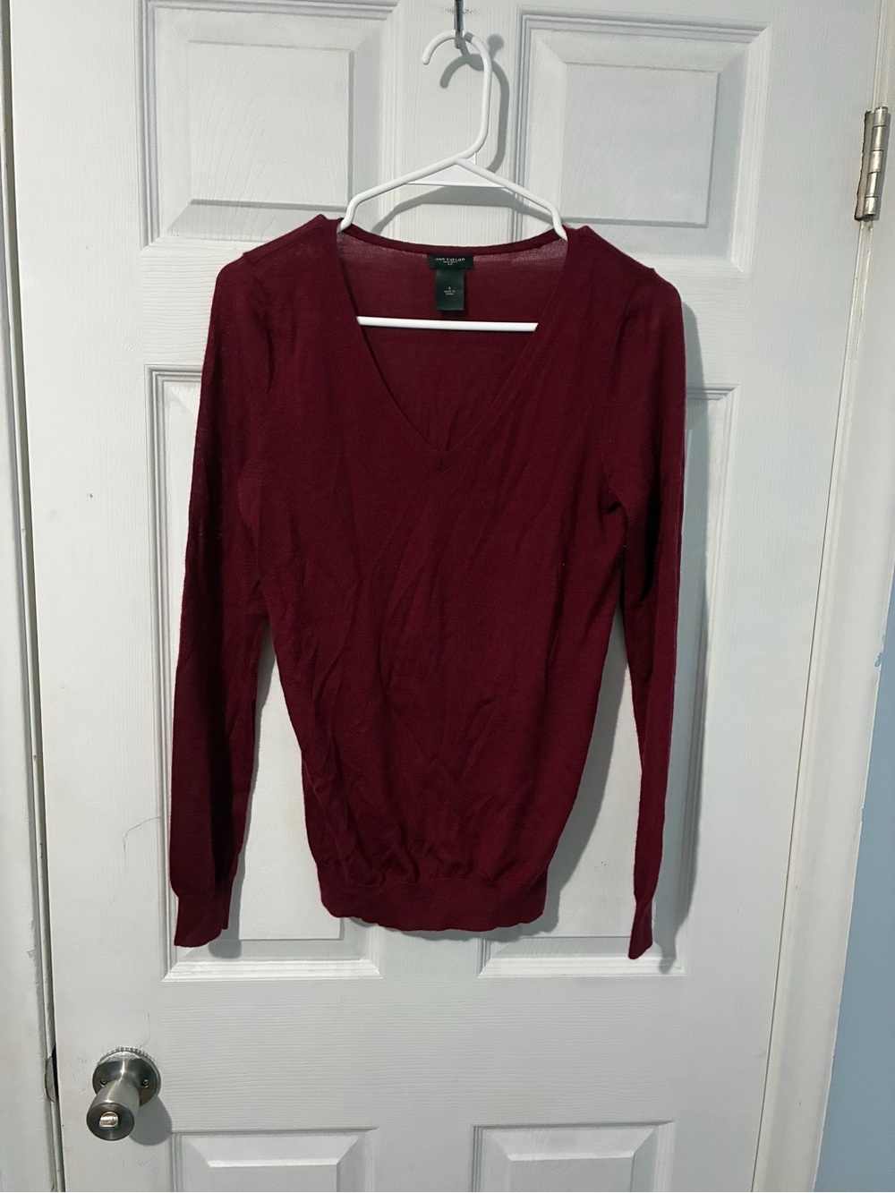 Ann Taylor V-Neck Sweater in Burgundy